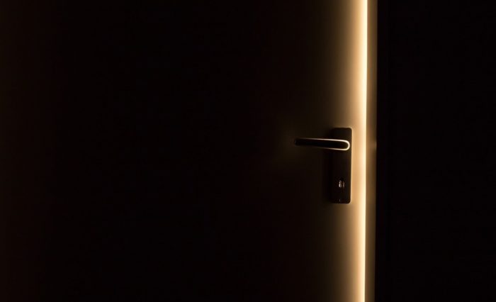 dark-1852985_1280-960x639